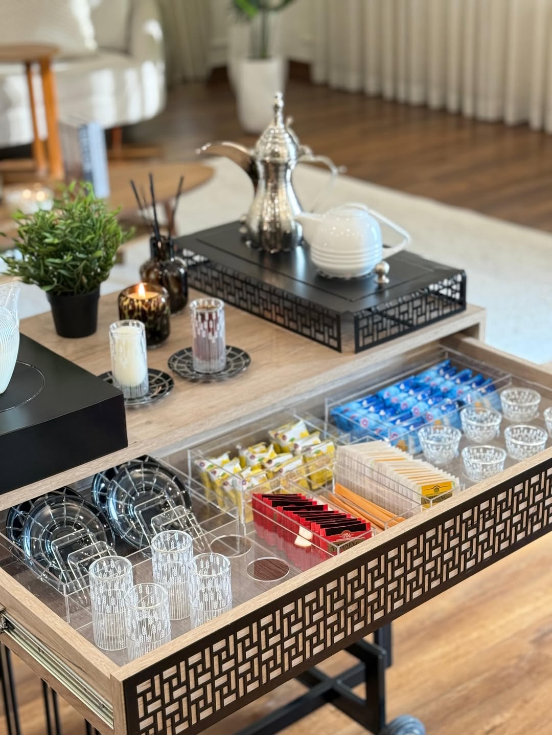 عربة تقديم فاخرة