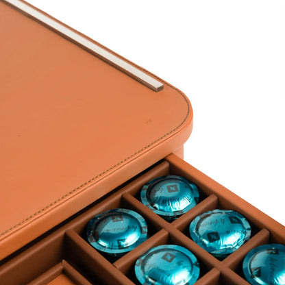 ماكينة قهوة بغطاء جلدي خاص